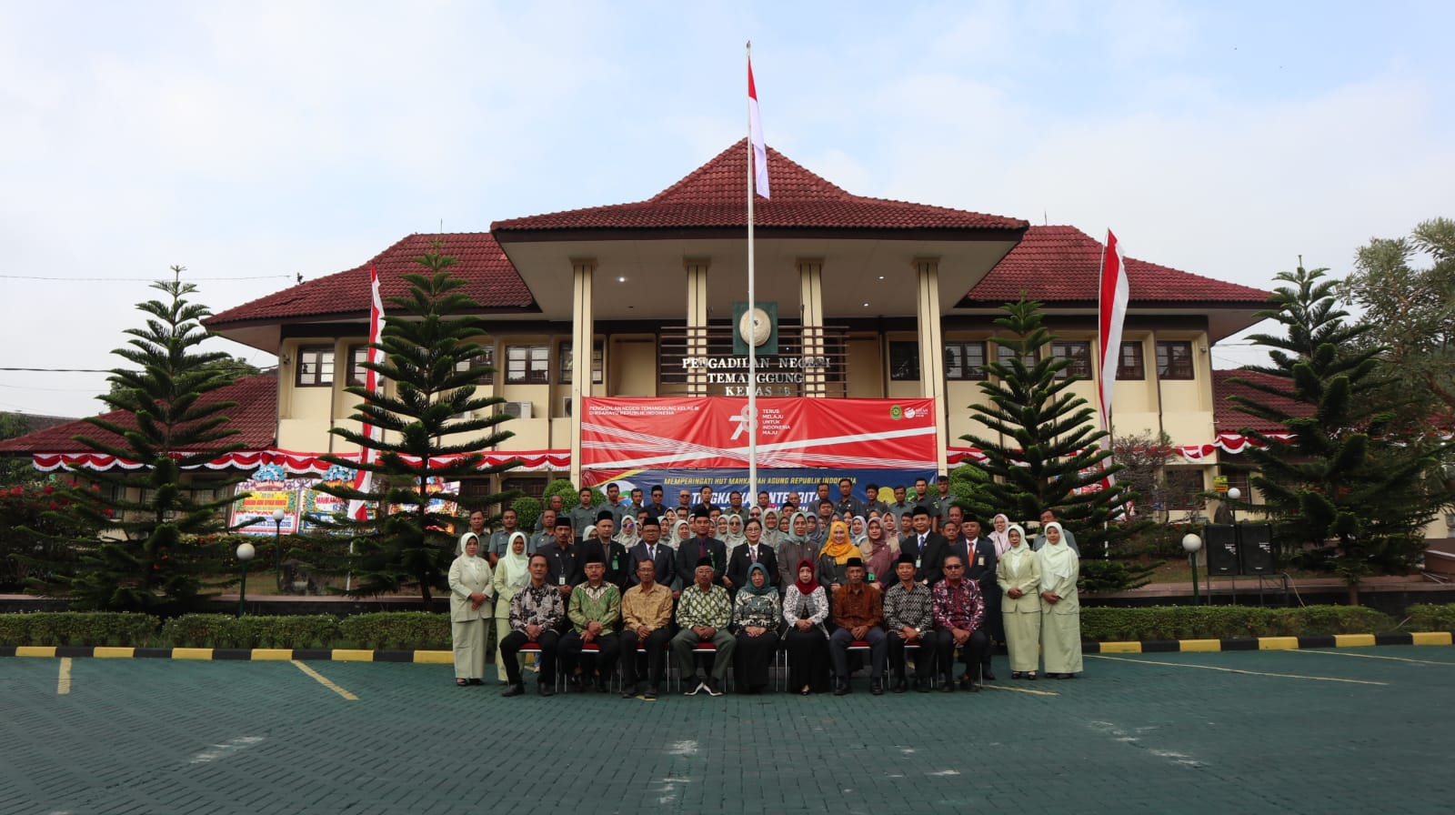 upacara hut MA 1